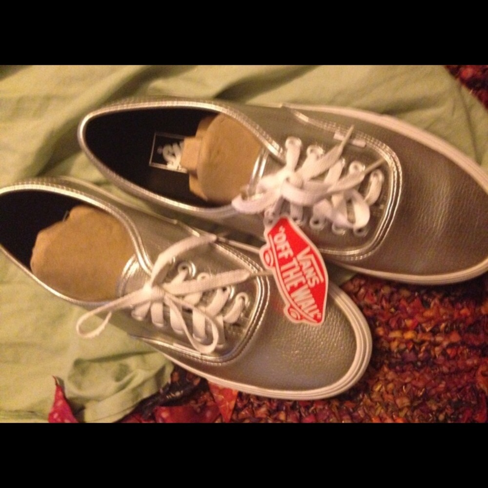 COPY - NWT Vans off the wall